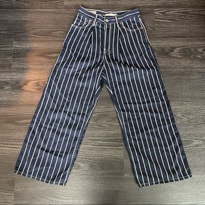 Levi’s Ribcage Pleated Crop